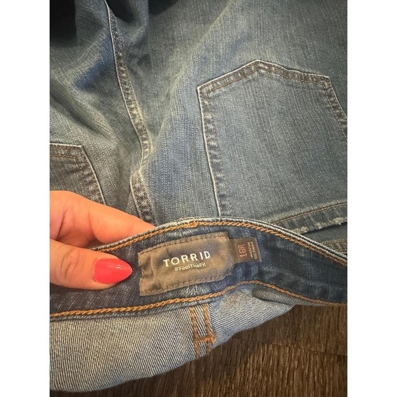Torrid‎ Women's Blue Distressed Denim Jeans Size 16R Straight Leg - Picture 4 of 4
